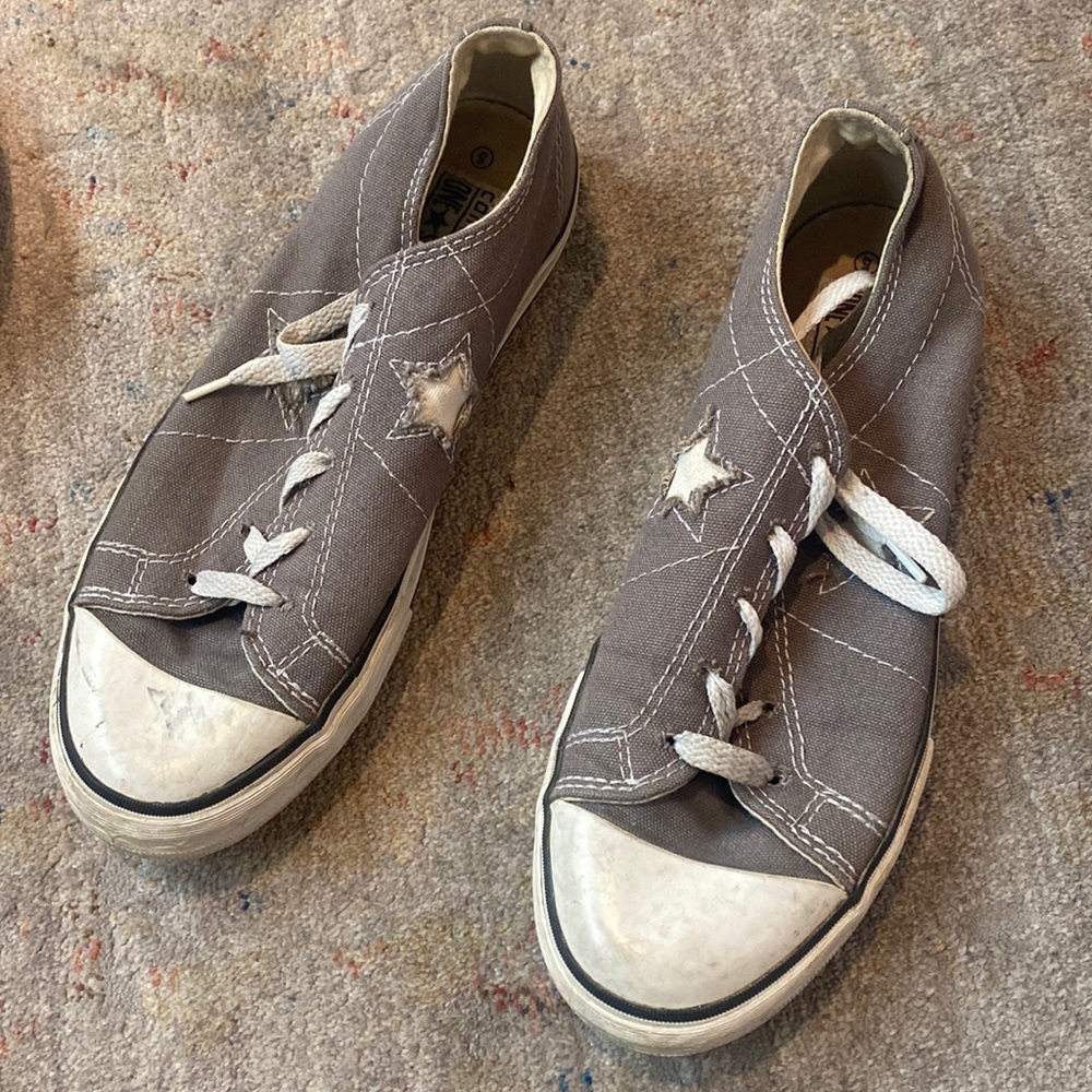 Grey converse with white star